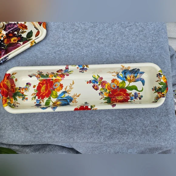 Mackenzie Childs Flower Market White Bread & Butter Hostess Set - Picture 11 of 12